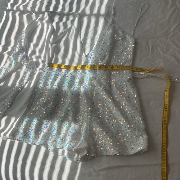 Luxxel Romper Size Medium - Picture 4 of 5